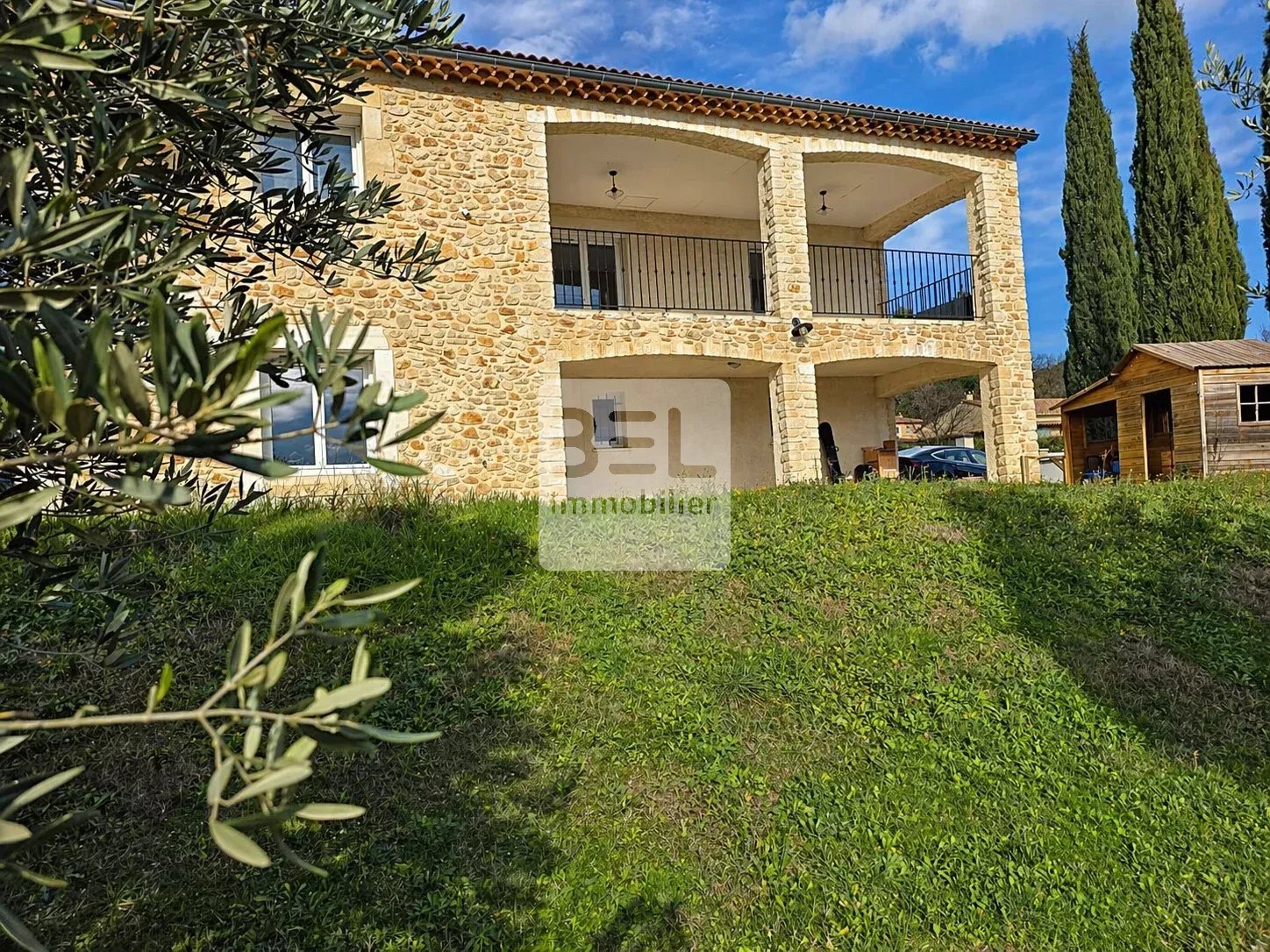 Villa de charme avec double garage de 84m2 et parcelle constructible