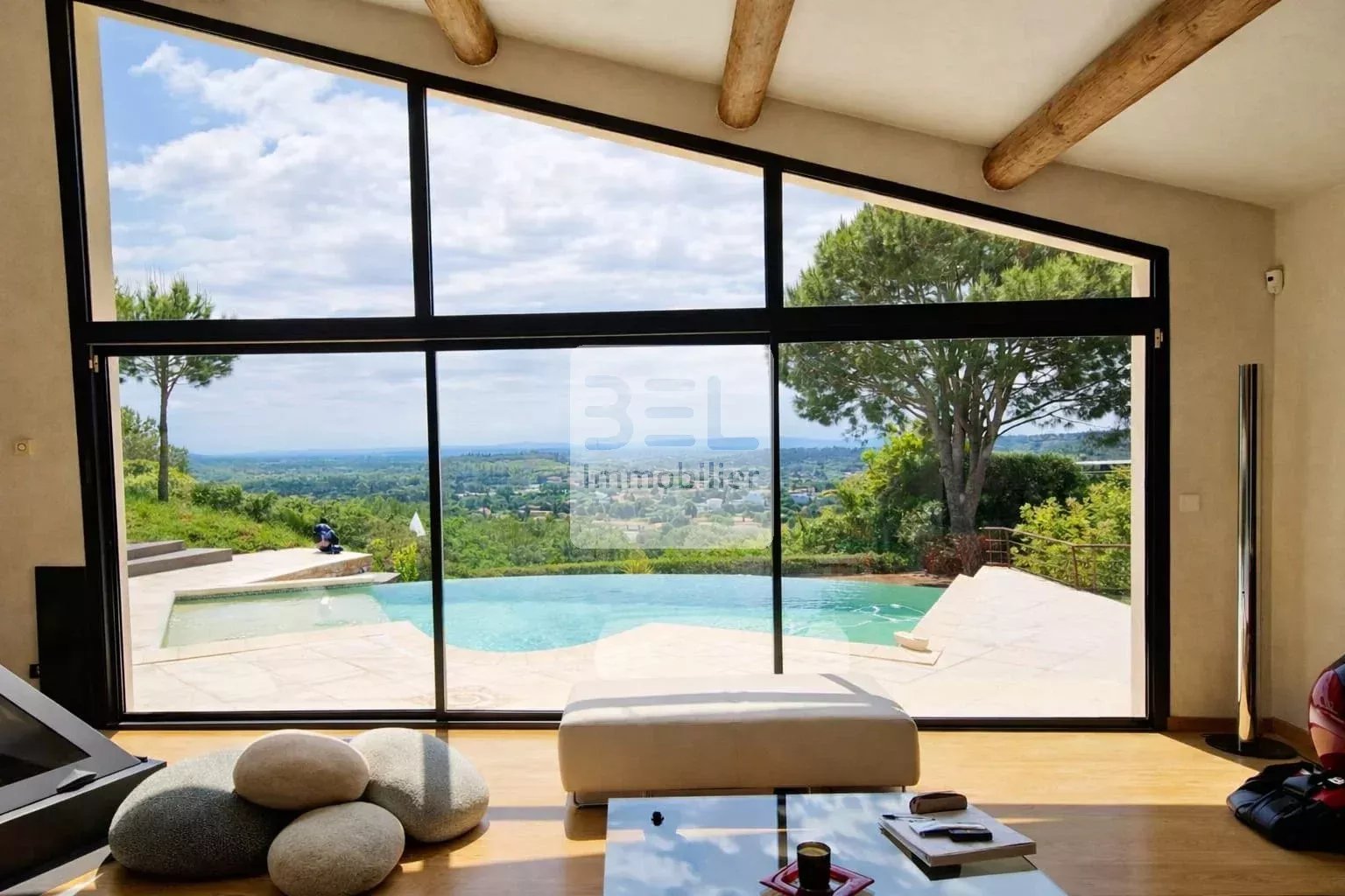 Vue à couper le souffle & architecture d’exception aux portes d’Avignon