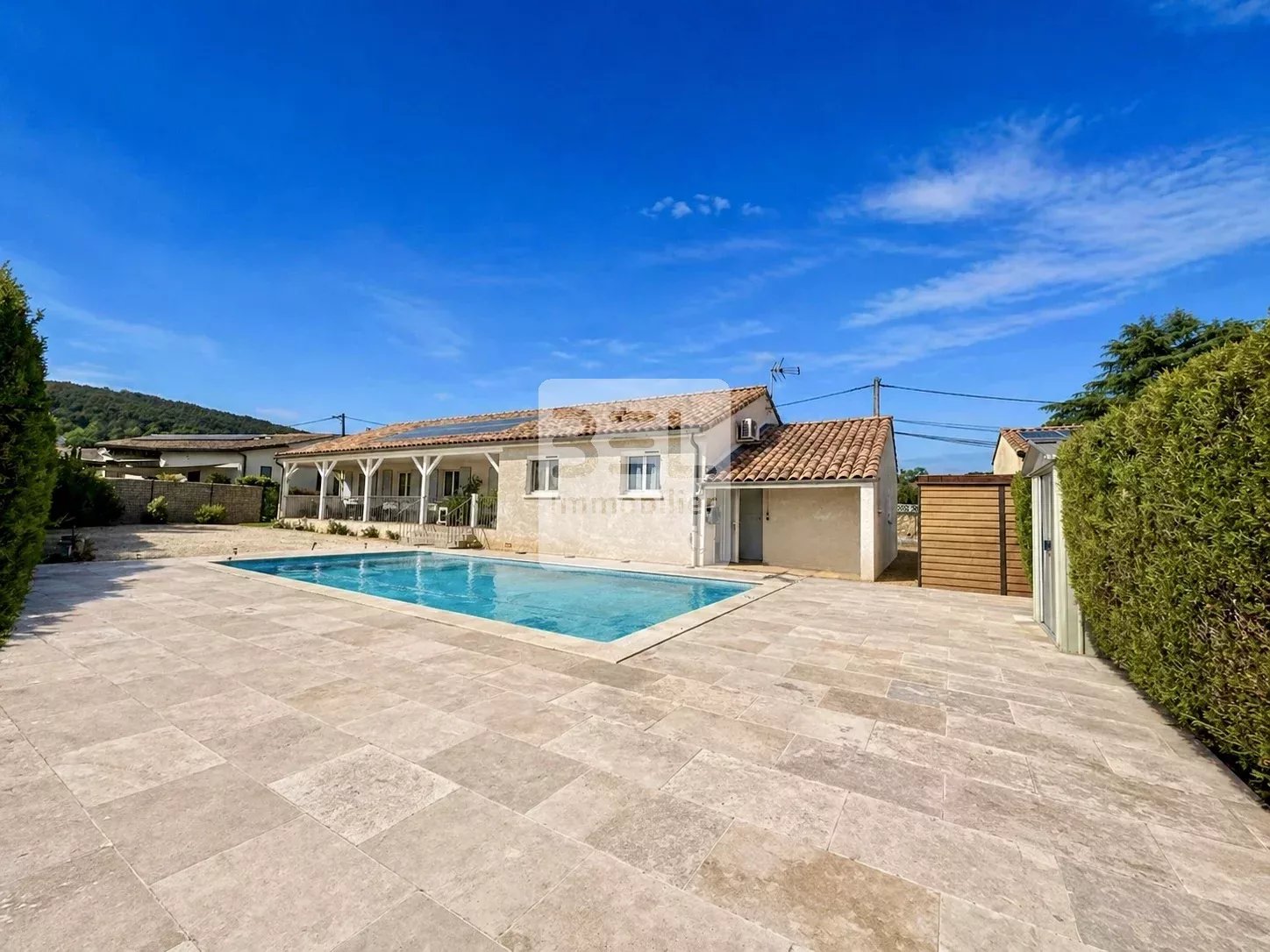Belle maison 4 chambres avec piscine à Laudun-l&rsquo;Ardoise