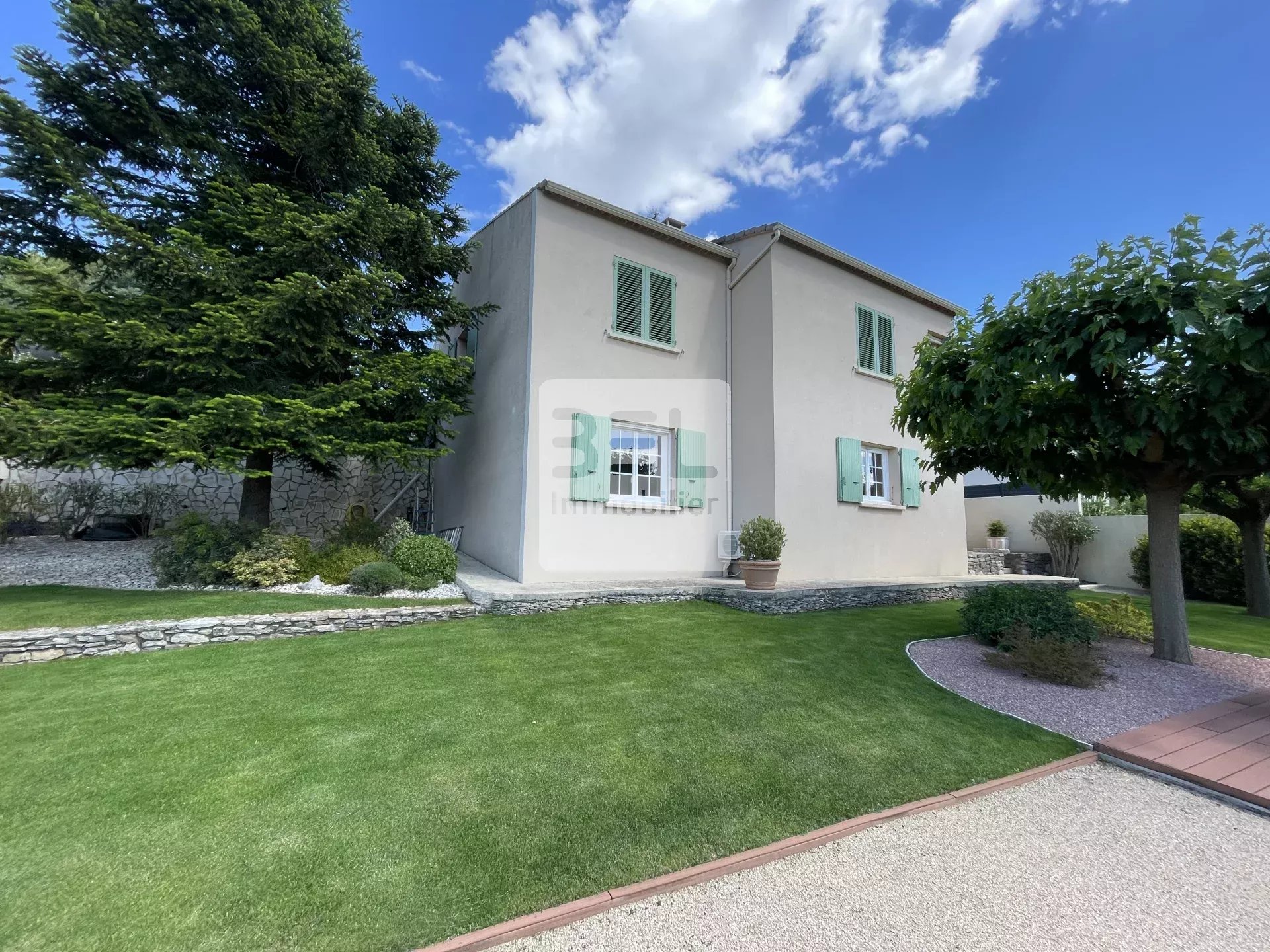 Grande Villa avec studio indépendant à Bagnols-sur-Cèze