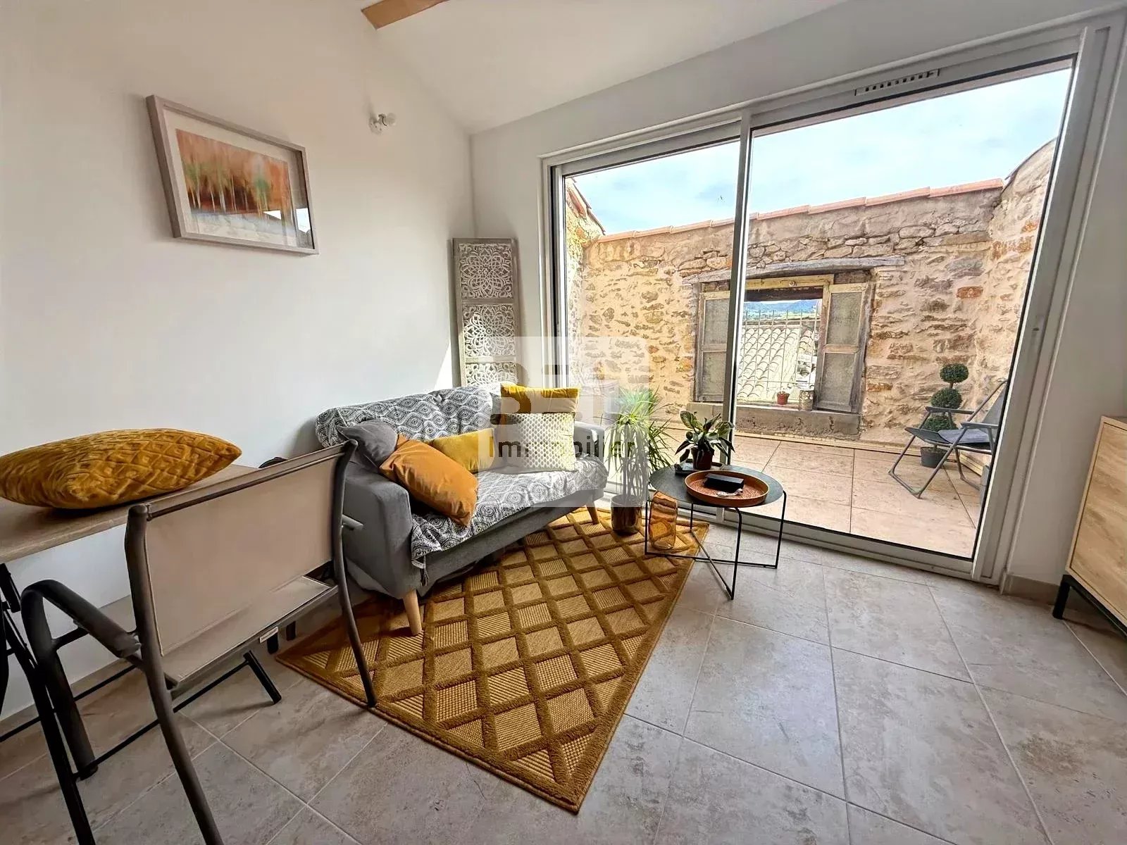 Charmant studio meublé avec terrasse à Laudun L&rsquo;Ardoise
