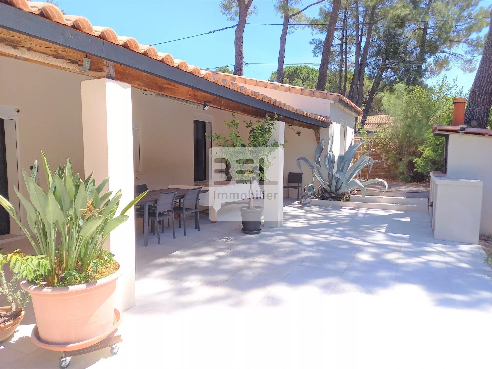 Maison Type 7 –  Rénovée – Parc arboré-piscinable