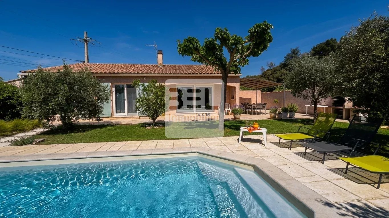 ELEGANTE VILLA DE PLAIN PIED AVEC PISCINE ET JARDIN ARBORE