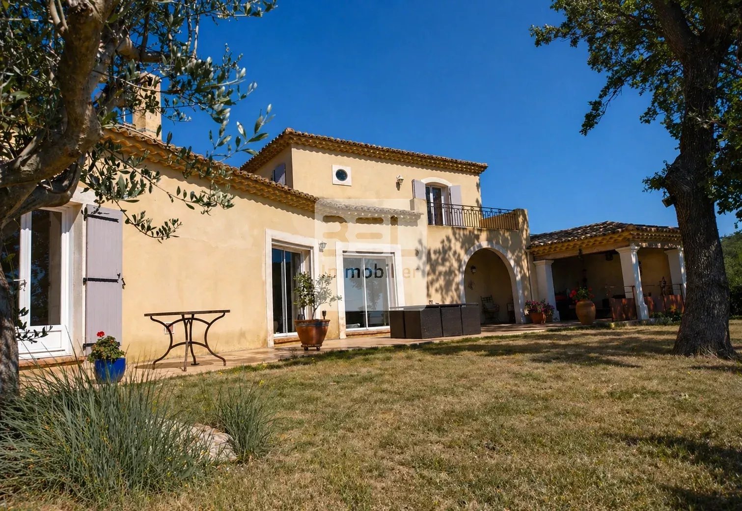 Villa d&rsquo;Exception dans les hauteurs du village, vue dégagée sur le Ventoux, sans vis à vis