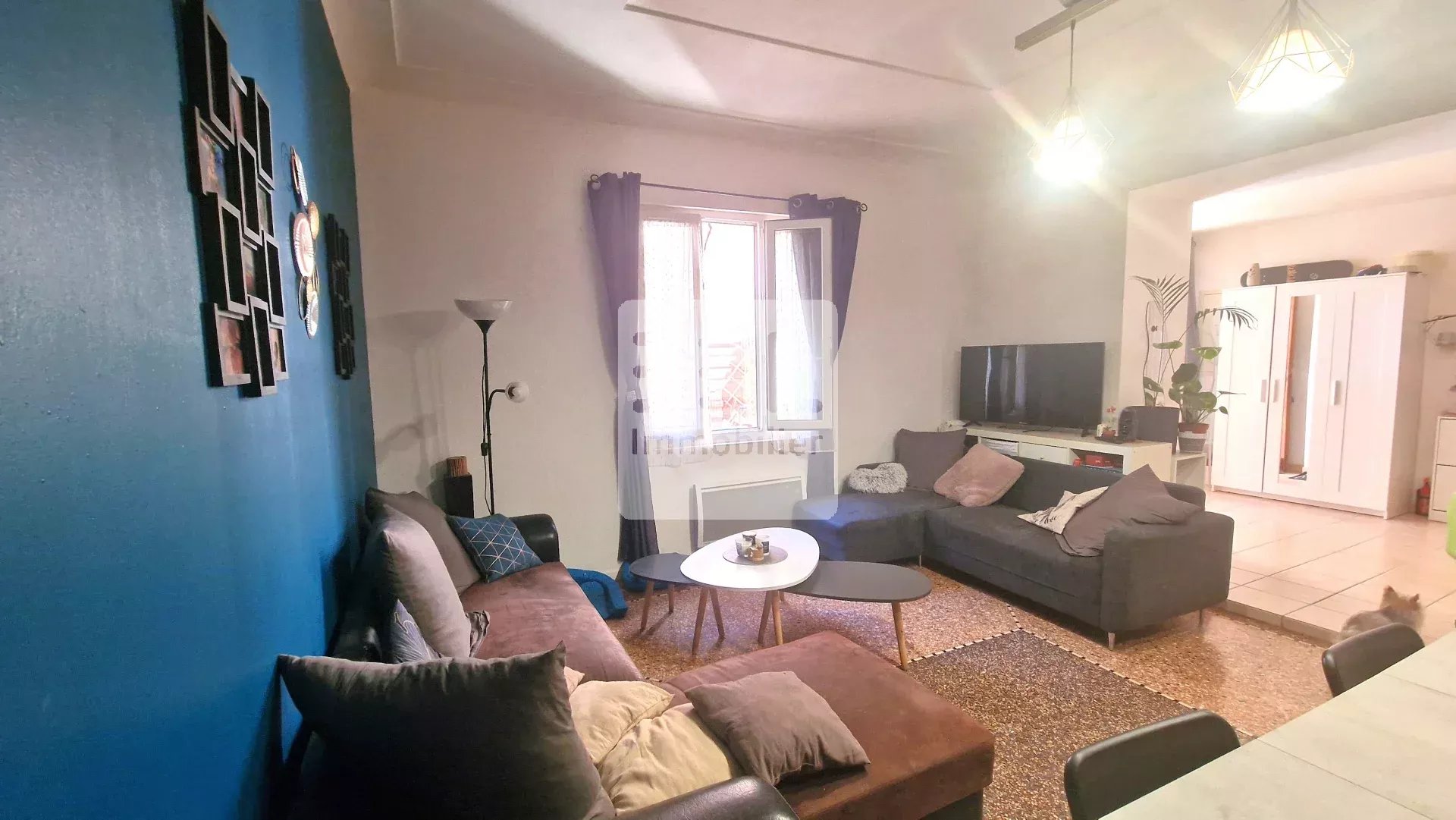 CHARMANT APPARTEMENT T4 – GRENIER – COUR – 2 PARKING