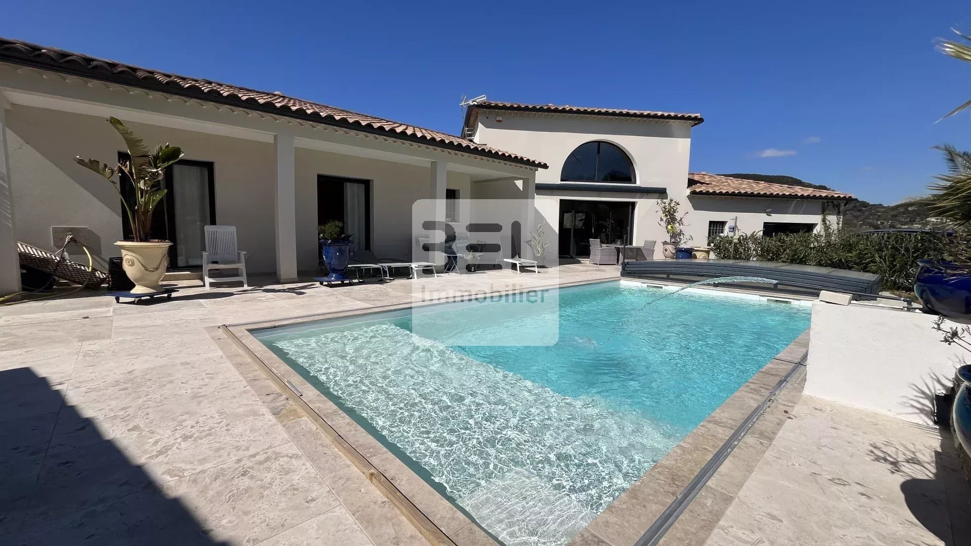 Villa architecturale  alliant élégance et confort