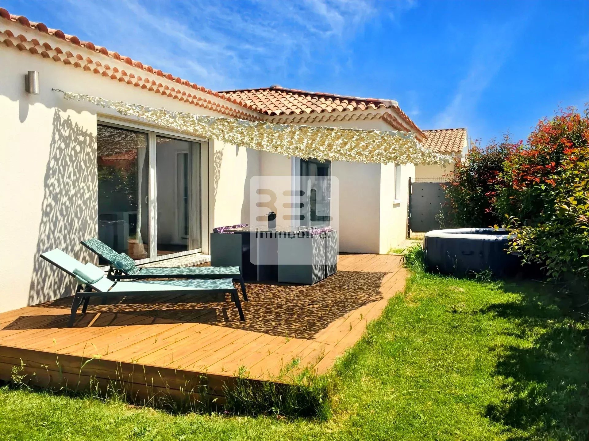 À louer – Maison meublée 4 pièces de 89 m² avec jardin et garage – Laudun
