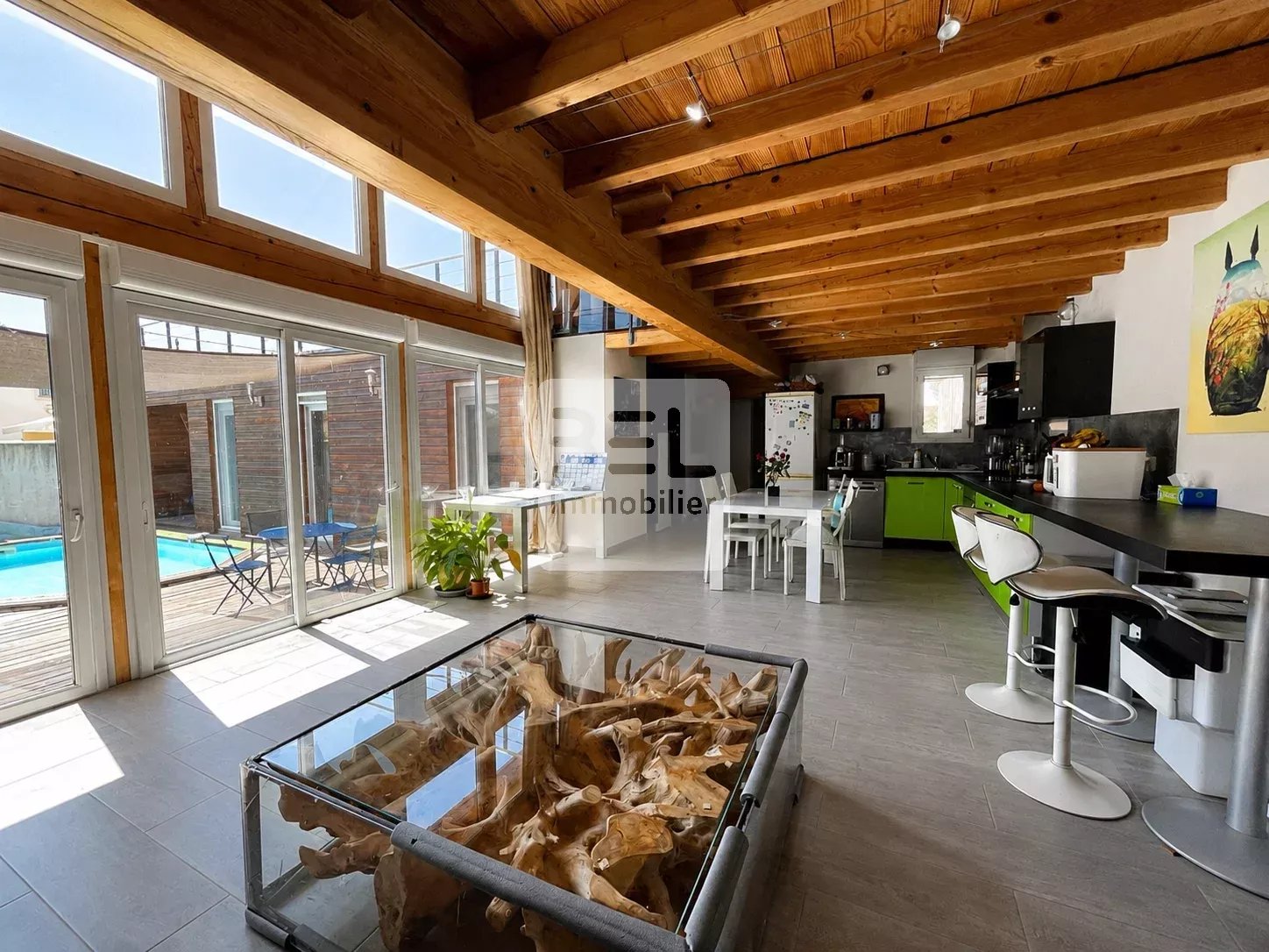 VEDENE maison contemporaine ossature bois avec terrasses et piscine