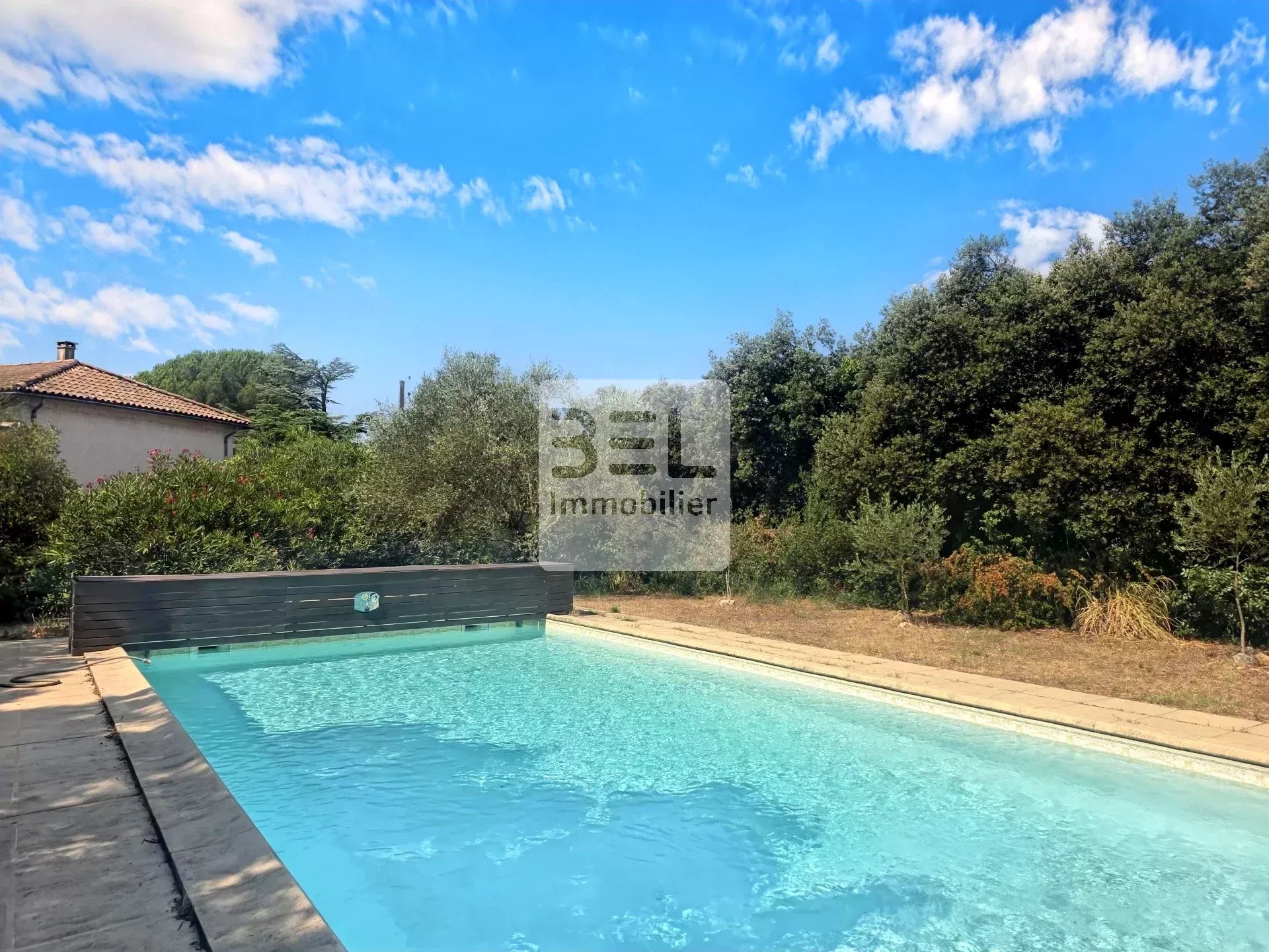 Belle maison de 6 pièces avec piscine à Vénéjan