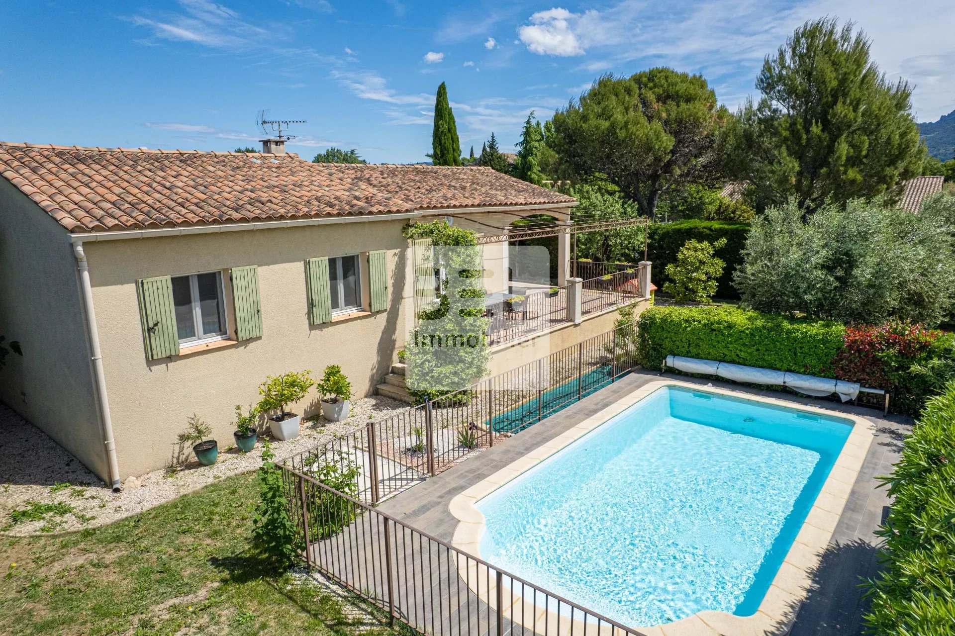Villa Plain pied -aucun vis à vis – 3 chambres – garage et piscine vue dentelles