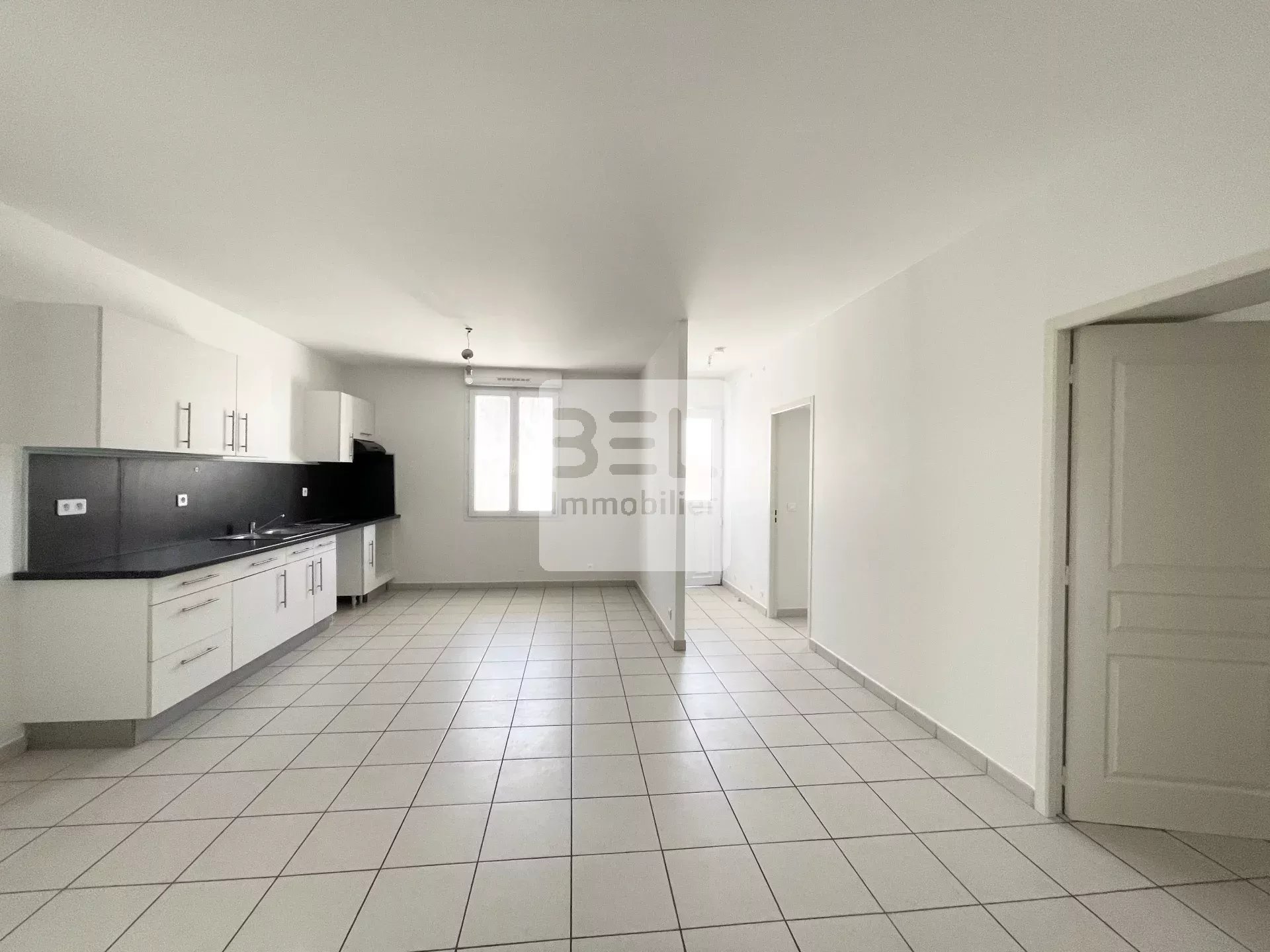 MAISON AVEC 2 APPARTEMENTS A SAINT QUENTIN LA POTERIE