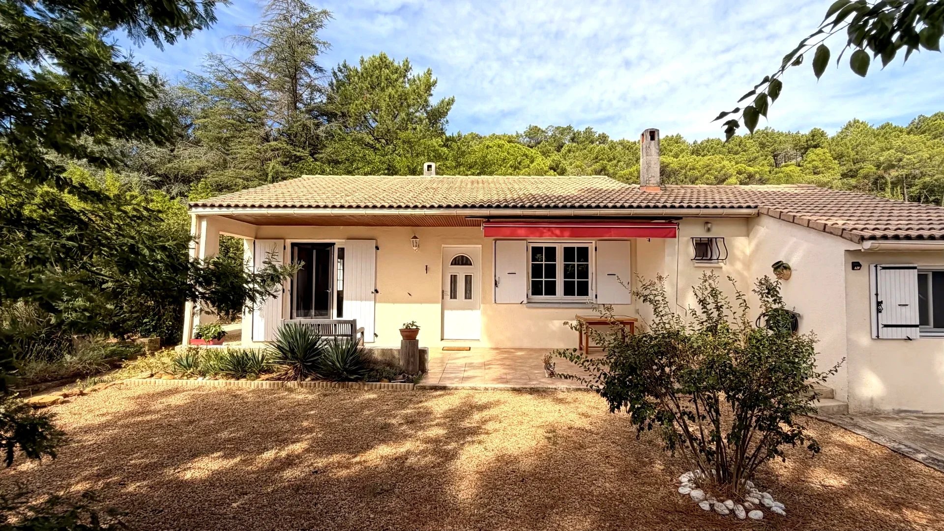 Maison de plain pied sur les hauteurs